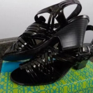 Hot in Hollywood Shiny Black Strappy Women's Sandals size 5.5M